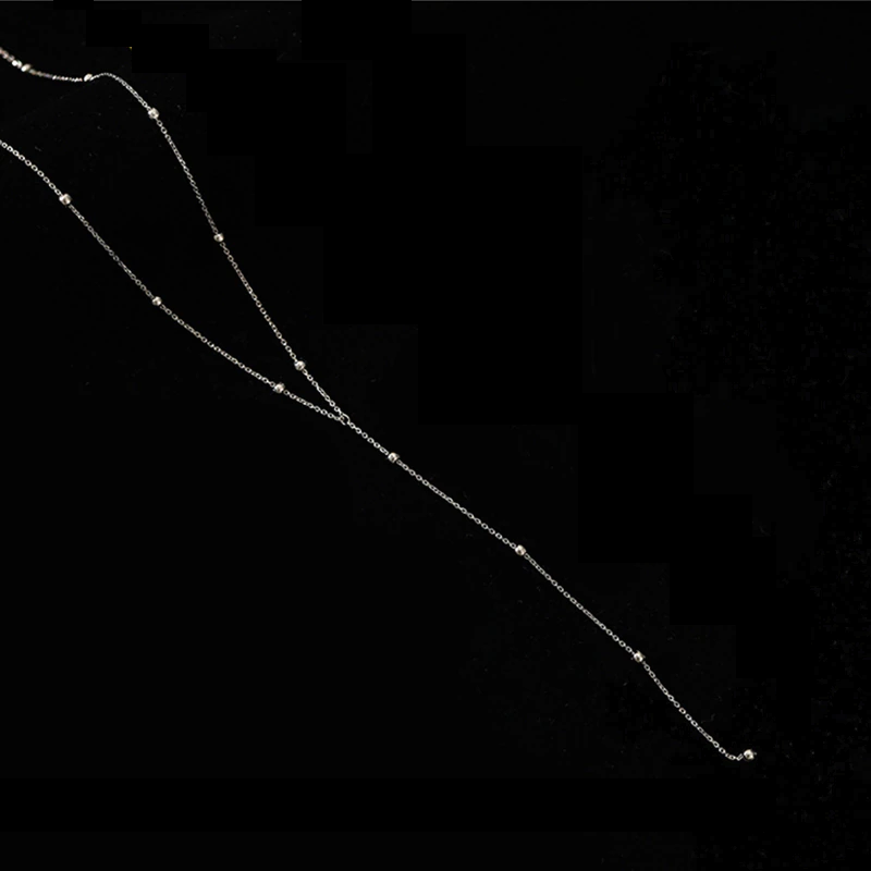 Náhrdelník s třásněmi na klíčové kosti