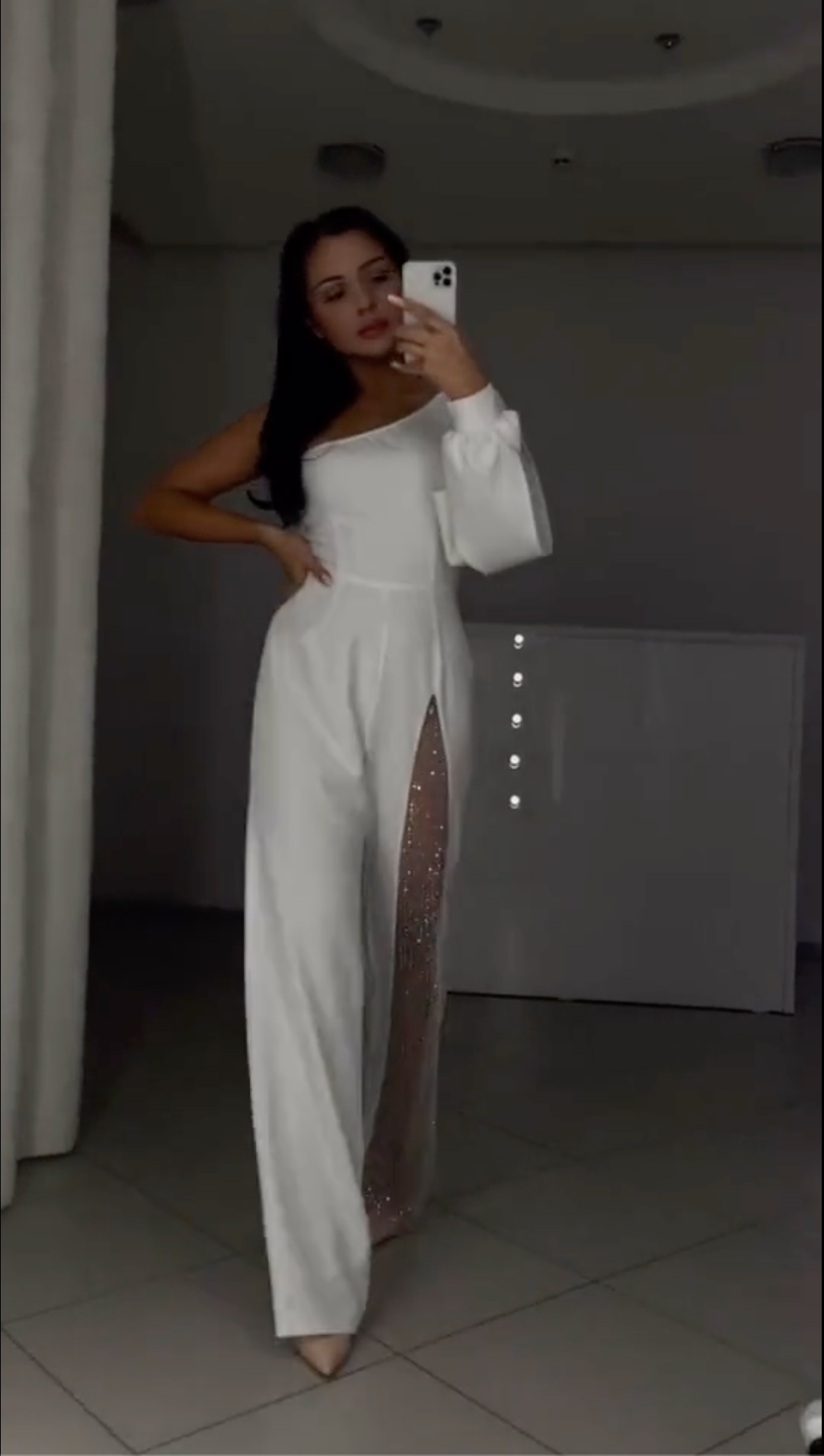 Arielle | Elegantní overal s jedním ramínkem a třpytivým detailem