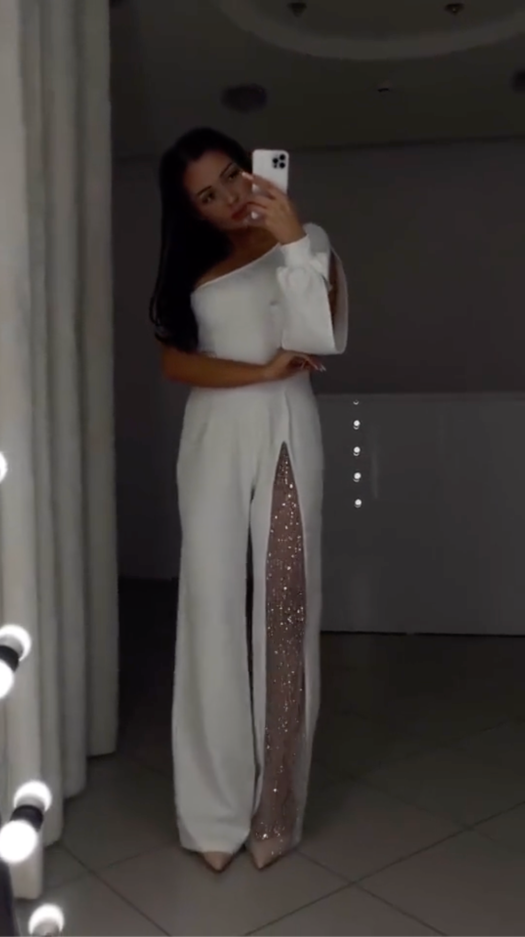 Arielle | Elegantní overal s jedním ramínkem a třpytivým detailem